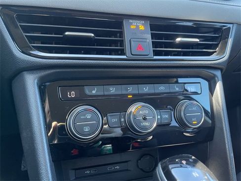 Used 2024 Volkswagen Taos SE image 13