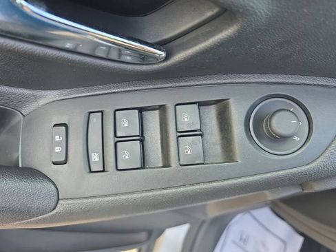 Used 2020 Chevrolet Trax LT w/ LT Convenience Package FWD image 20