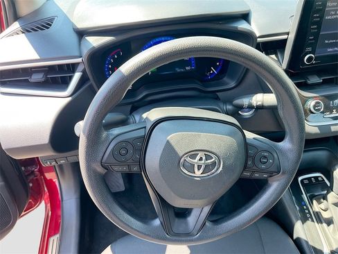 Used 2022 Toyota Corolla LE image 11