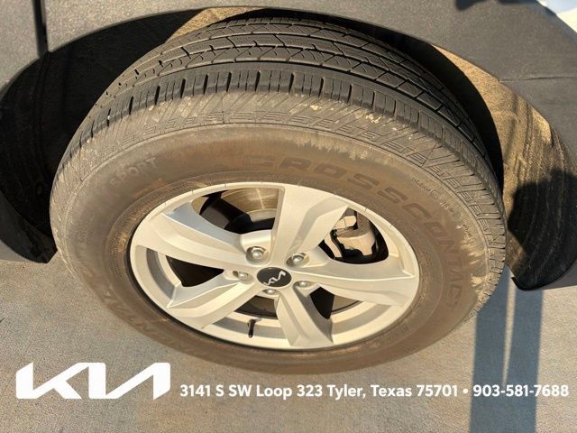 Certified 2023 Kia Sorento LX FWD image 7