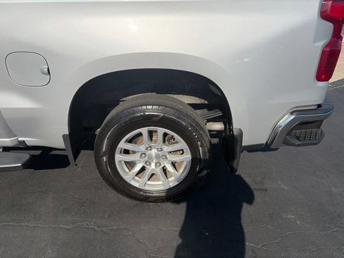 Used 2022 Chevrolet Silverado 1500 LT w/ Z71 Off-Road Package AWD/4WD image 4