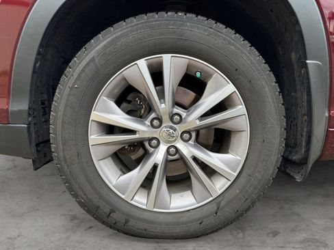 Used 2015 Toyota Highlander XLE AWD/4WD image 9