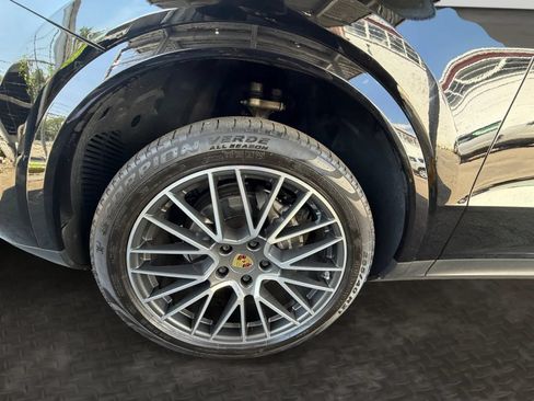 Used 2019 Porsche Cayenne AWD/4WD image 36