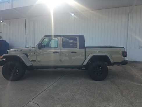Used 2022 Jeep Gladiator Sport AWD/4WD image 1