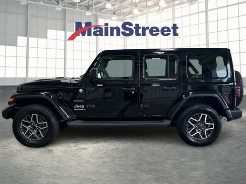 Used 2024 Jeep Wrangler Unlimited Sahara AWD/4WD image 2