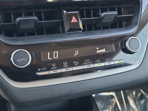 Used 2025 Toyota Corolla LE FWD image 17