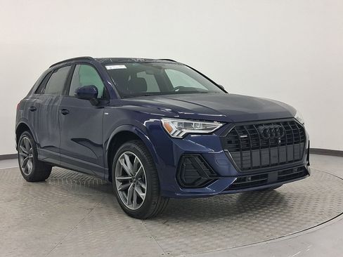 Used 2023 Audi Q3 2.0T Premium w/ Black Optic Sport Package image 7