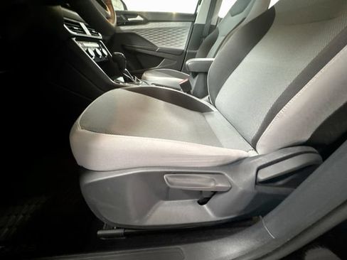 Certified 2023 Volkswagen Taos S FWD image 15