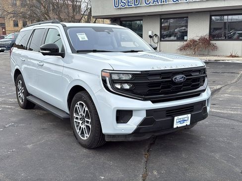 Used 2025 Ford Expedition Active image 2