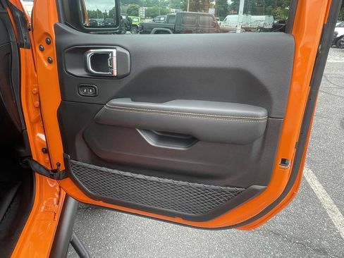 New 2025 Jeep Gladiator Sport w/ Premium Package AWD/4WD image 16