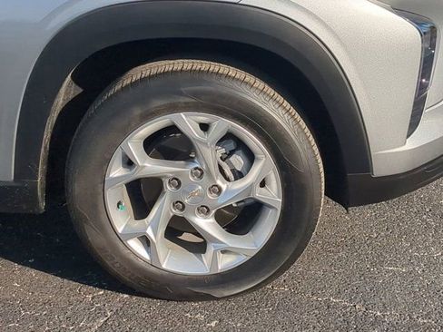 Used 2024 Chevrolet Trax LS w/ LS Convenience Package image 10