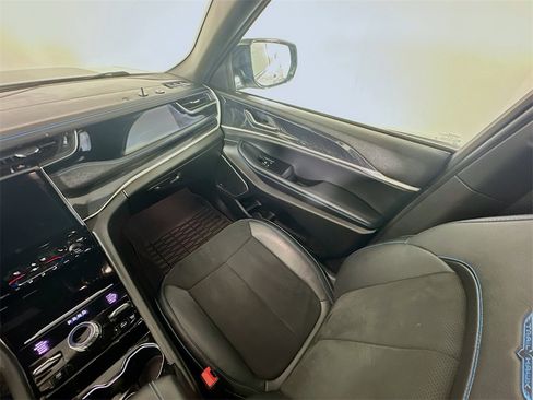 Used 2022 Jeep Grand Cherokee Trailhawk image 11