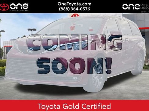 Used 2025 Toyota Sienna XLE w/ XLE Plus Package image 1