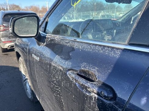 Used 2021 Toyota Highlander Platinum image 4