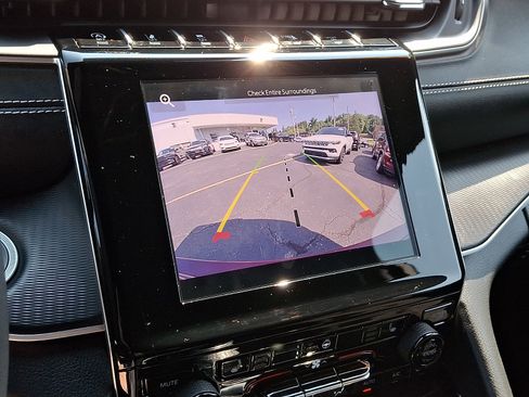 Certified 2023 Jeep Grand Cherokee Altitude AWD/4WD image 19