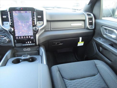 New 2026 RAM 1500 4x4 Crew Cab image 14