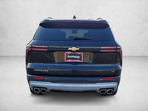 Used 2024 Chevrolet Traverse LT image 7