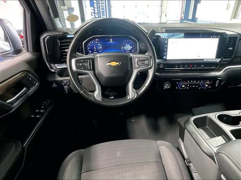 Used 2024 Chevrolet Silverado 1500 LT AWD/4WD image 17