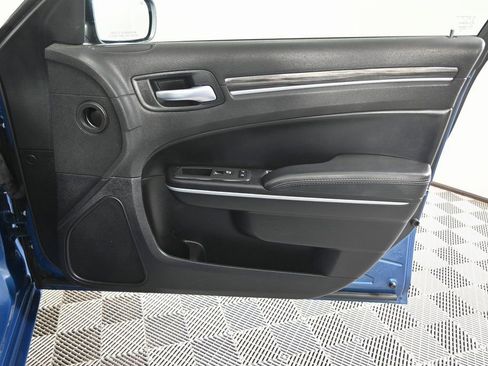 Used 2022 Chrysler 300 Touring w/ Sport Appearance Package image 12