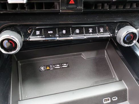 Certified 2025 Chevrolet Tahoe Z71 AWD/4WD image 30