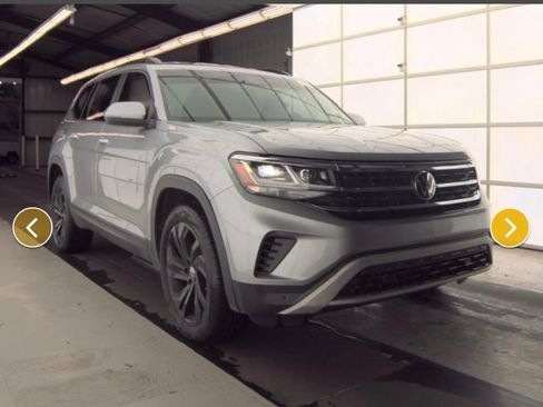 Used 2022 Volkswagen Atlas SE image 2