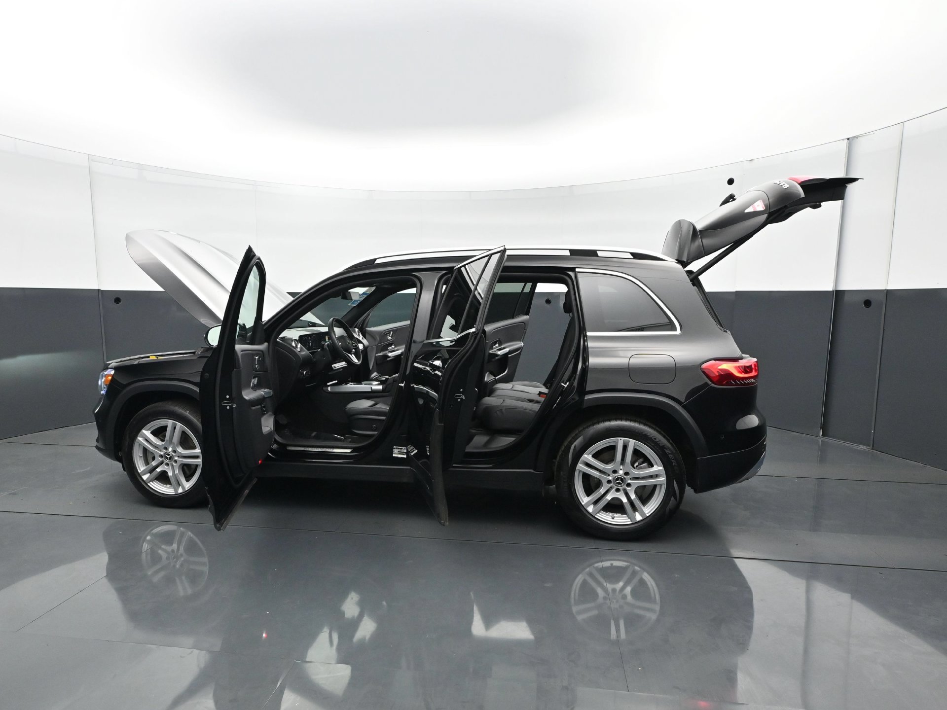 Used 2023 Mercedes-Benz GLB 250 4MATIC image 32