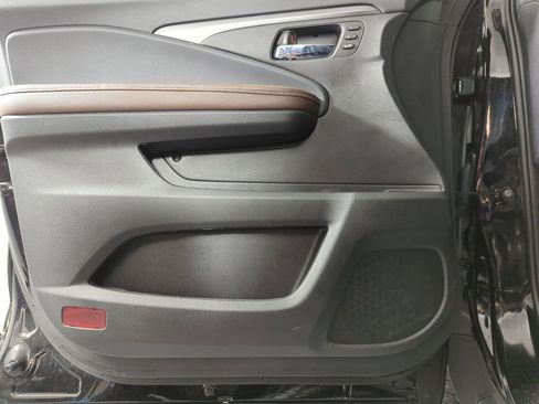 Certified 2025 Honda Ridgeline RTL image 9