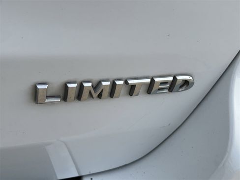 Used 2017 Jeep Grand Cherokee Limited w/ Luxury Group II image 6