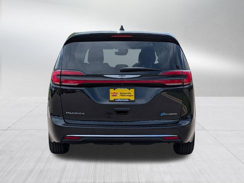 Used 2023 Chrysler Pacifica Limited FWD image 6