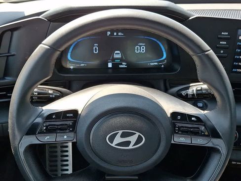 Used 2025 Hyundai Elantra Sport image 18