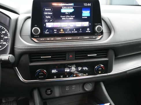 Used 2025 Nissan Rogue SV FWD image 11