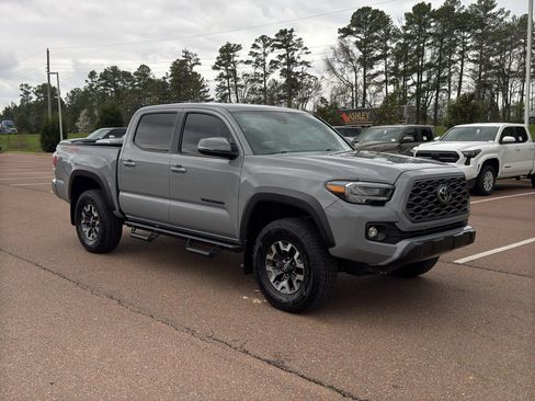 Used 2020 Toyota Tacoma TRD Off-Road image 3