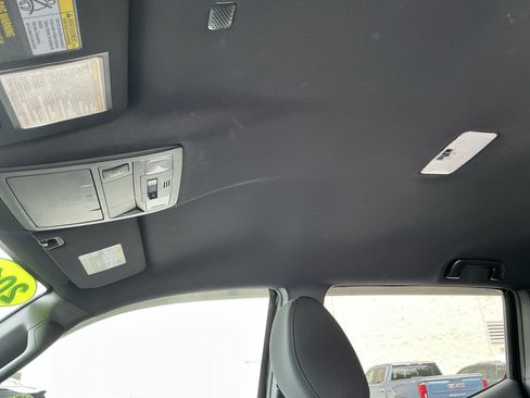 Used 2019 Toyota Tacoma TRD Sport AWD/4WD image 12