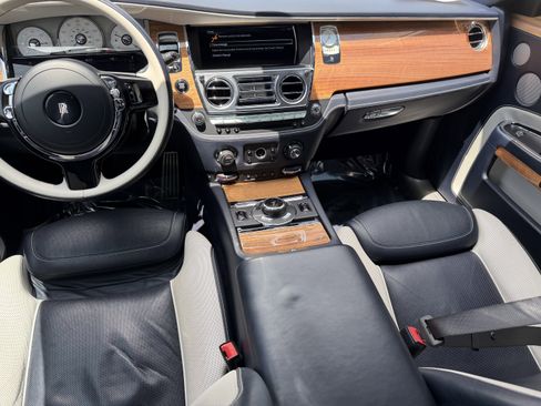 Used 2019 Rolls-Royce Ghost RWD image 18