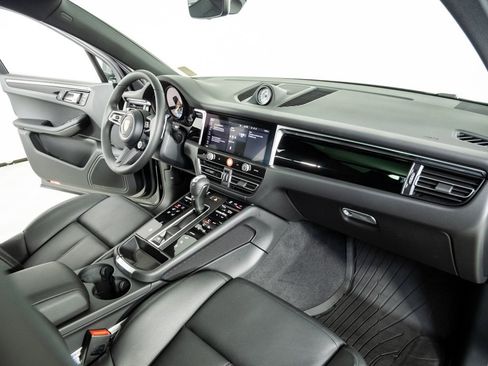 New 2026 Porsche Macan image 25