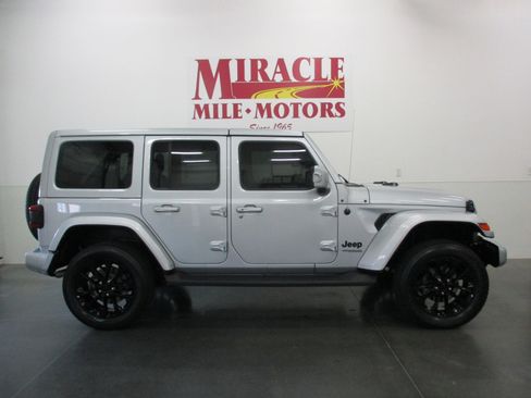 Used 2022 Jeep Wrangler Unlimited Sahara image 6