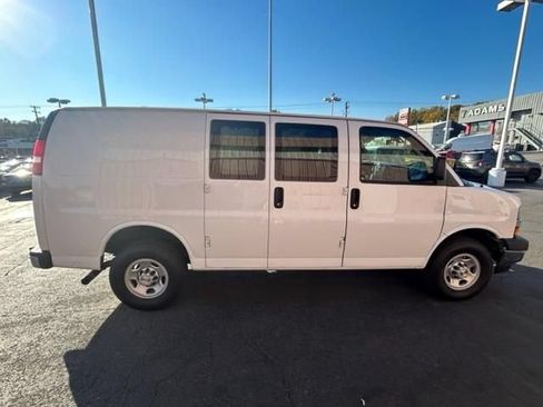 Used 2022 Chevrolet Express 2500 w/ Driver Convenience Package RWD image 4