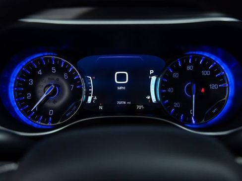Used 2022 Chrysler Pacifica Touring-L FWD image 2