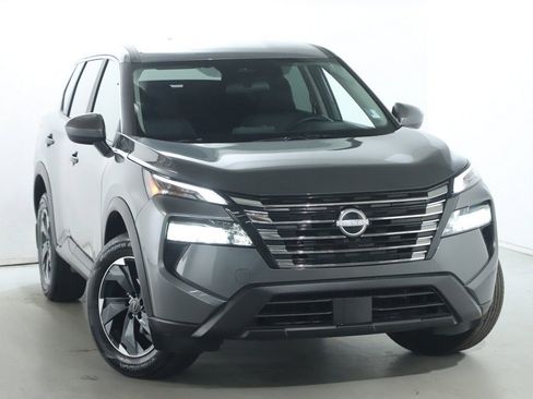 Certified 2026 Nissan Rogue SV AWD/4WD image 2