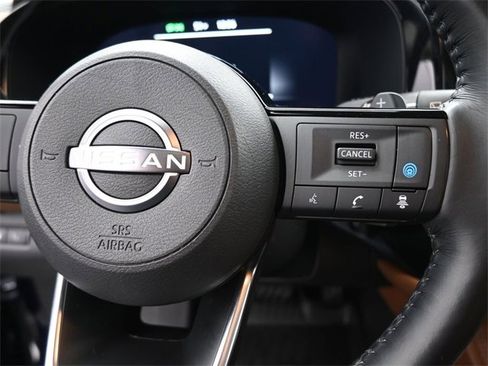 Used 2023 Nissan Pathfinder Platinum image 23