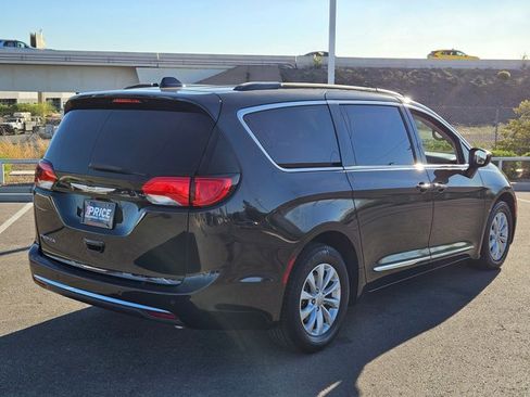 Used 2017 Chrysler Pacifica Touring-L image 5