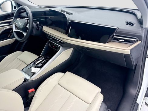 Certified 2025 Audi Q5 Premium Plus w/ Premium Plus AWD/4WD image 16