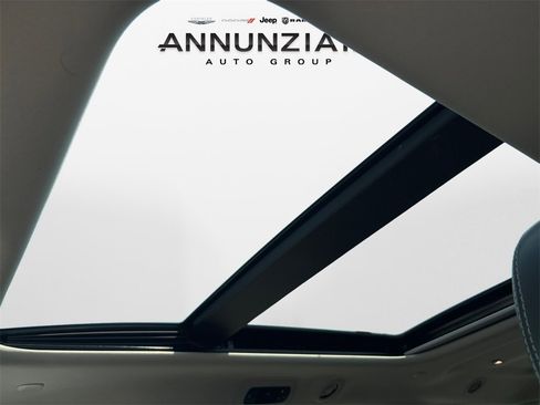 Certified 2023 Chrysler Pacifica Limited image 30