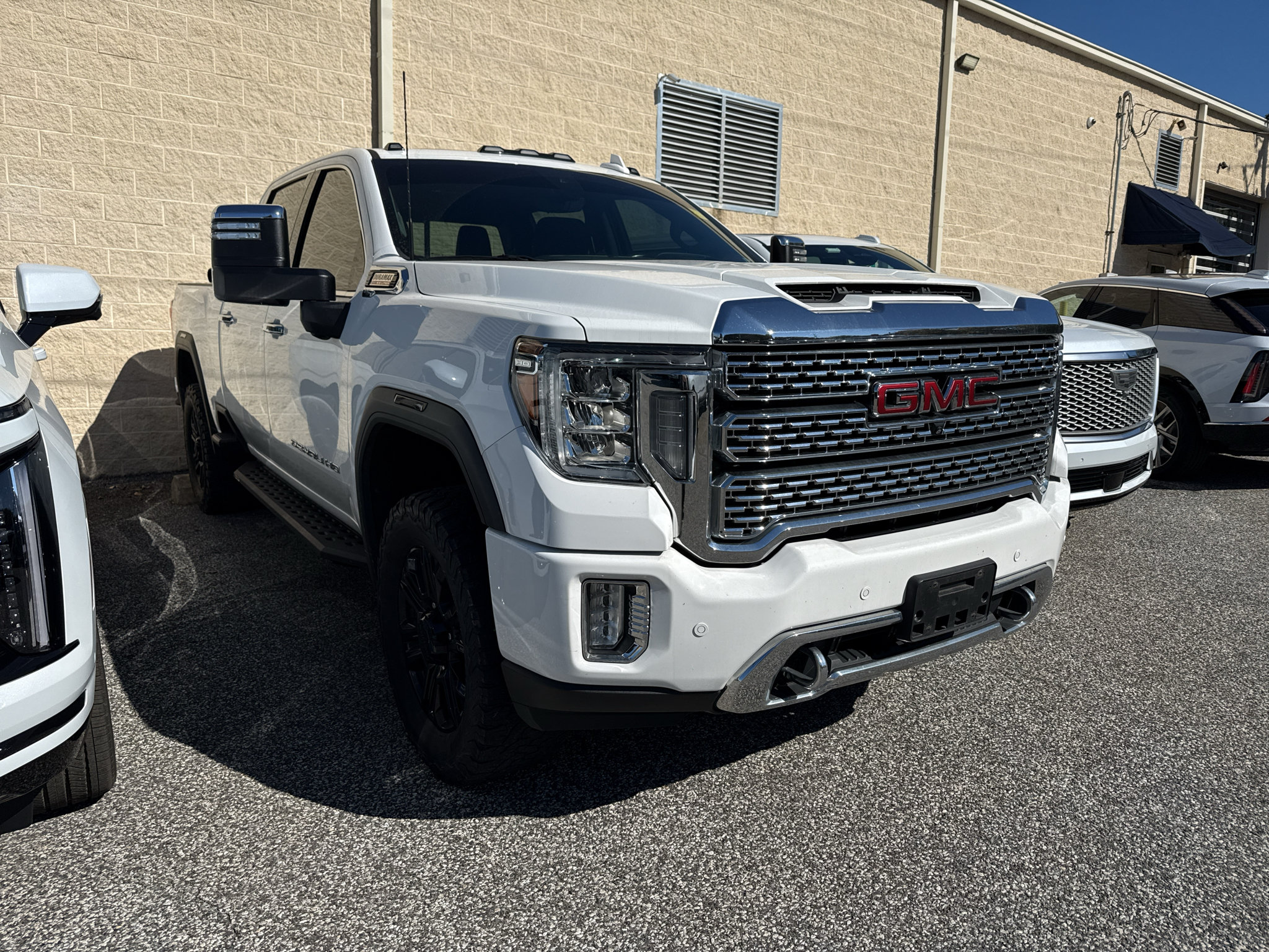 Used 2022 GMC Sierra 2500 Denali w/ Denali Ultimate Package AWD/4WD image 2
