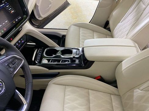 Used 2023 Buick Envision Avenir AWD/4WD image 44