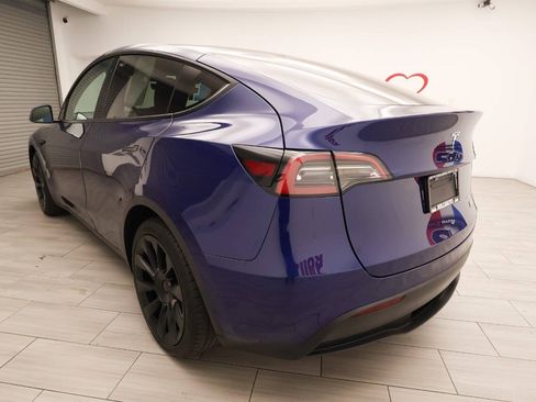 Used 2022 Tesla Model Y Long Range AWD/4WD image 3
