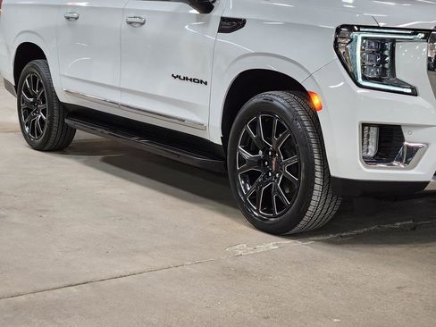 Used 2023 GMC Yukon XL SLT image 16