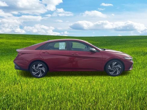 Certified 2025 Hyundai Elantra Sport image 5