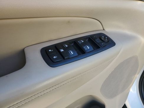 Used 2019 Jeep Grand Cherokee Laredo image 12