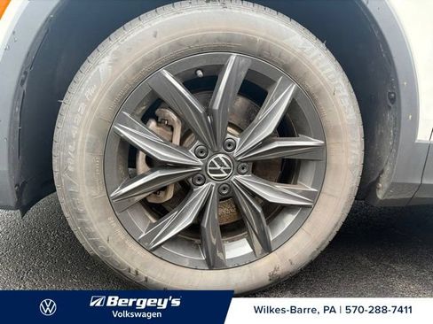 Used 2024 Volkswagen Tiguan SE w/ Panoramic Sunroof Package AWD/4WD image 7